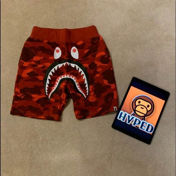 Bape Red OG Camo Shark Shorts Size Small - Picture 1 of 7